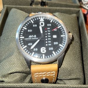 Avi8 watch w calendar